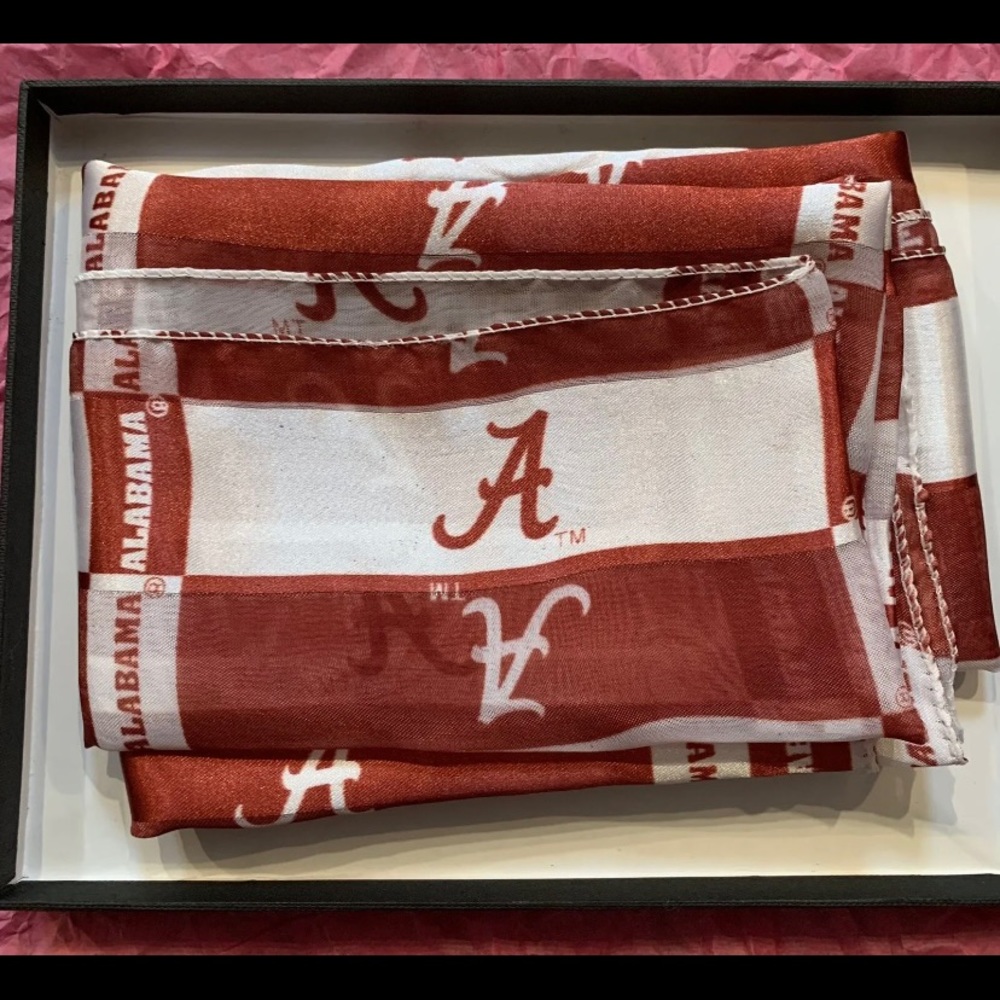 NIB beautiful Alabama scarf